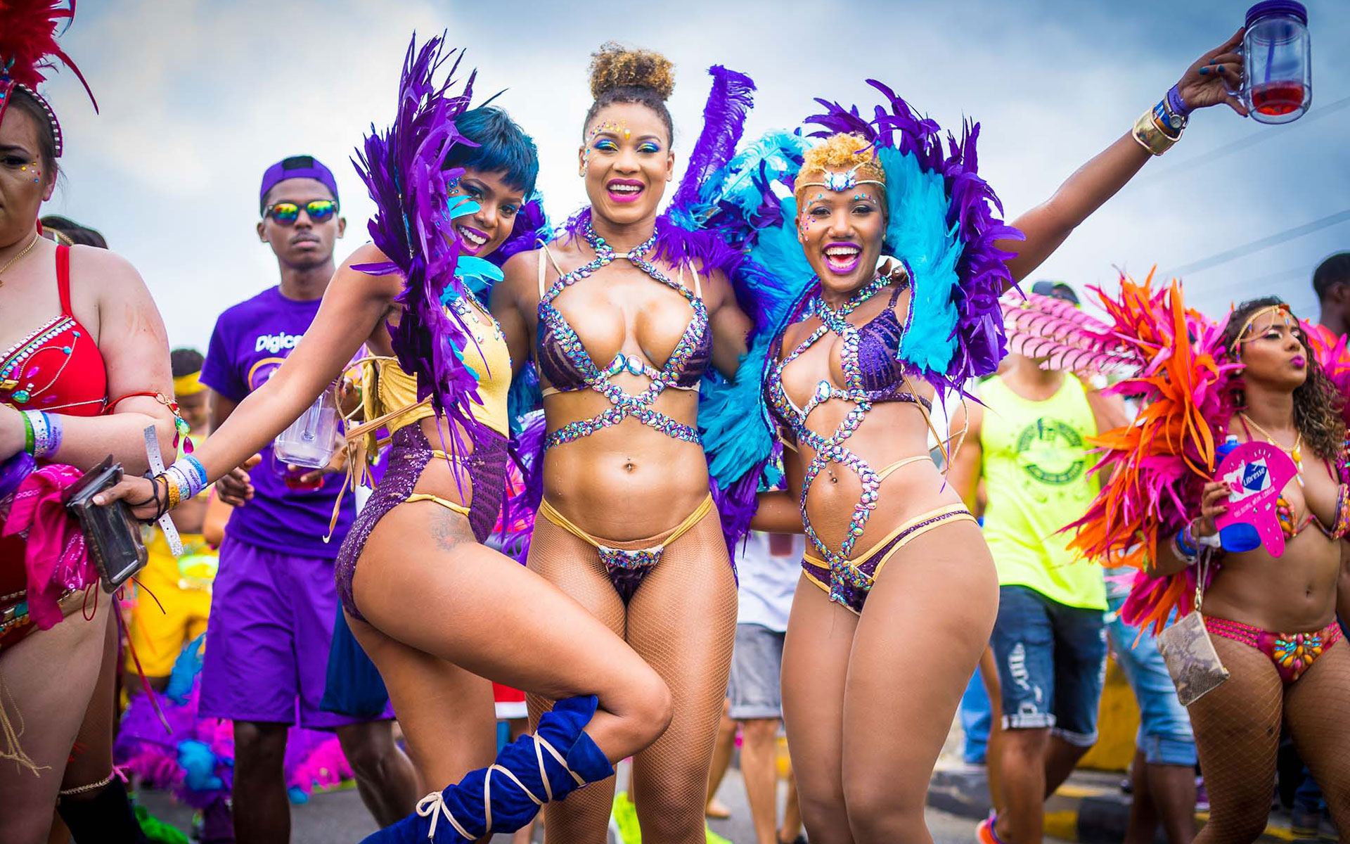 карнавальные коды. самые красивые бразильские костюмы. карнавальные коды. вечеринка в стиле рио де жанейро. сейнт джеймс, тринидад и тобаго.